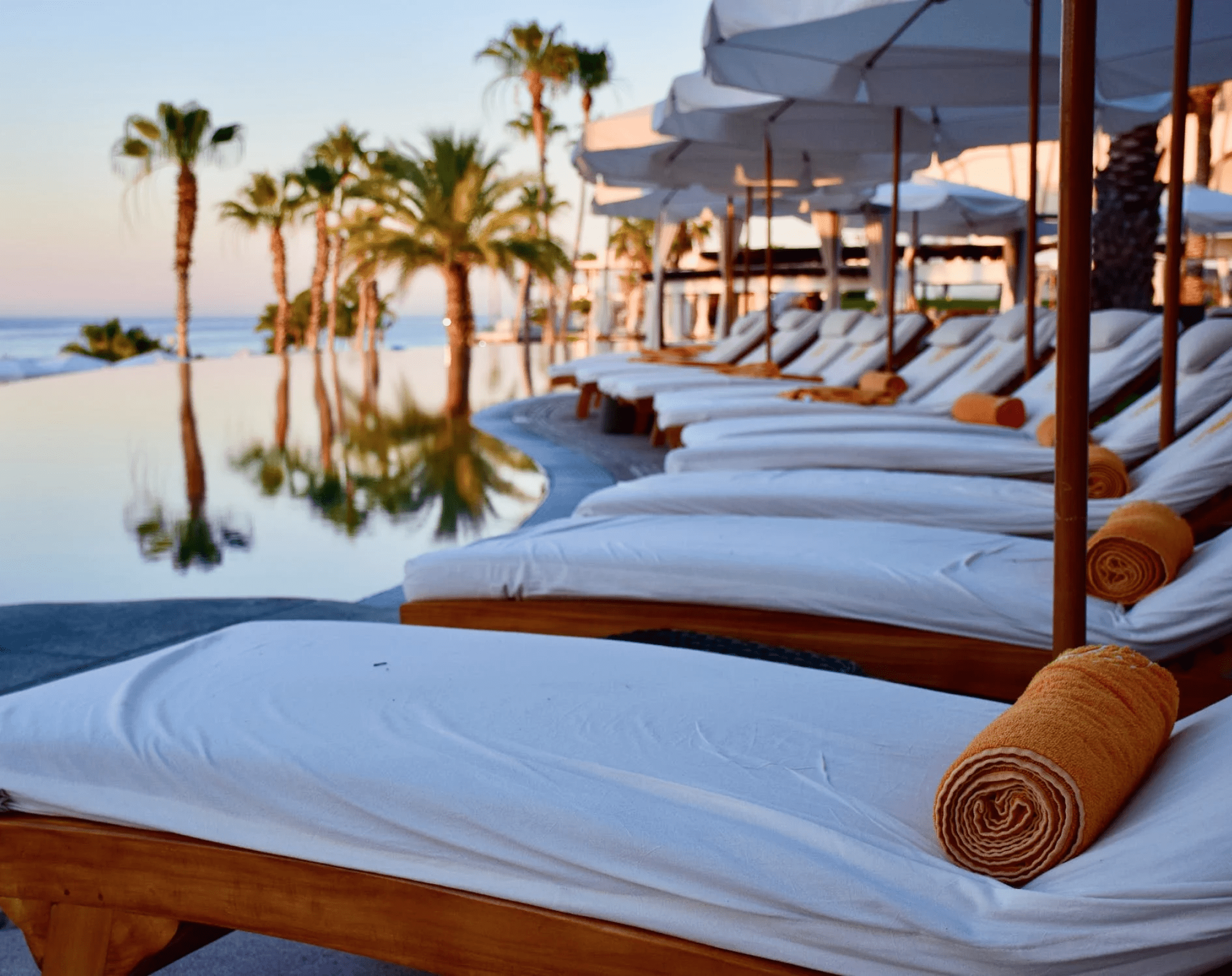 The gigantic luxury hotel in the middle of nowhere